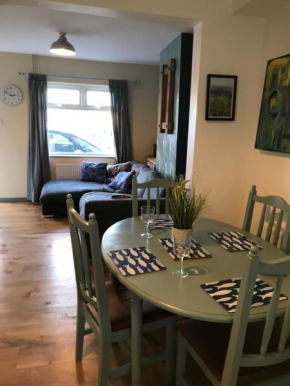 Cosy 3 bedroom house close to beach